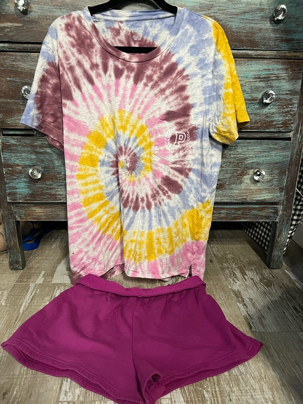 EUC💗PINK VS Set(L)fuchsia Folddown LOGOwaist fleece Short&TieDye multi pocketTee